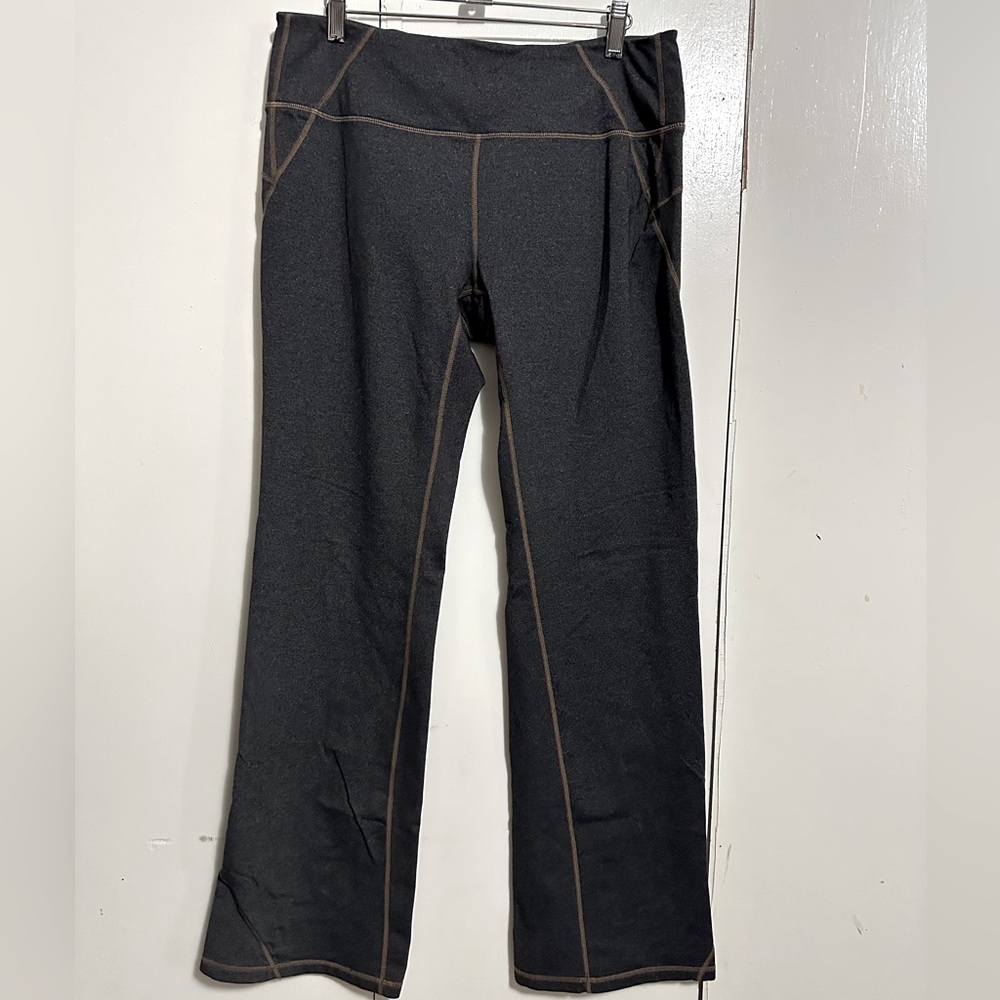 Athleta straight leg leggings